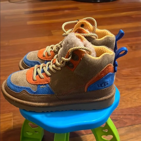 Beautiful Ugg boots worn 1 time boys size 13, excellent condition - Picture 5 of 7